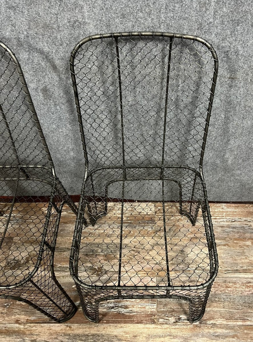 paire de chaises design industriel en fer tressé vers 1980