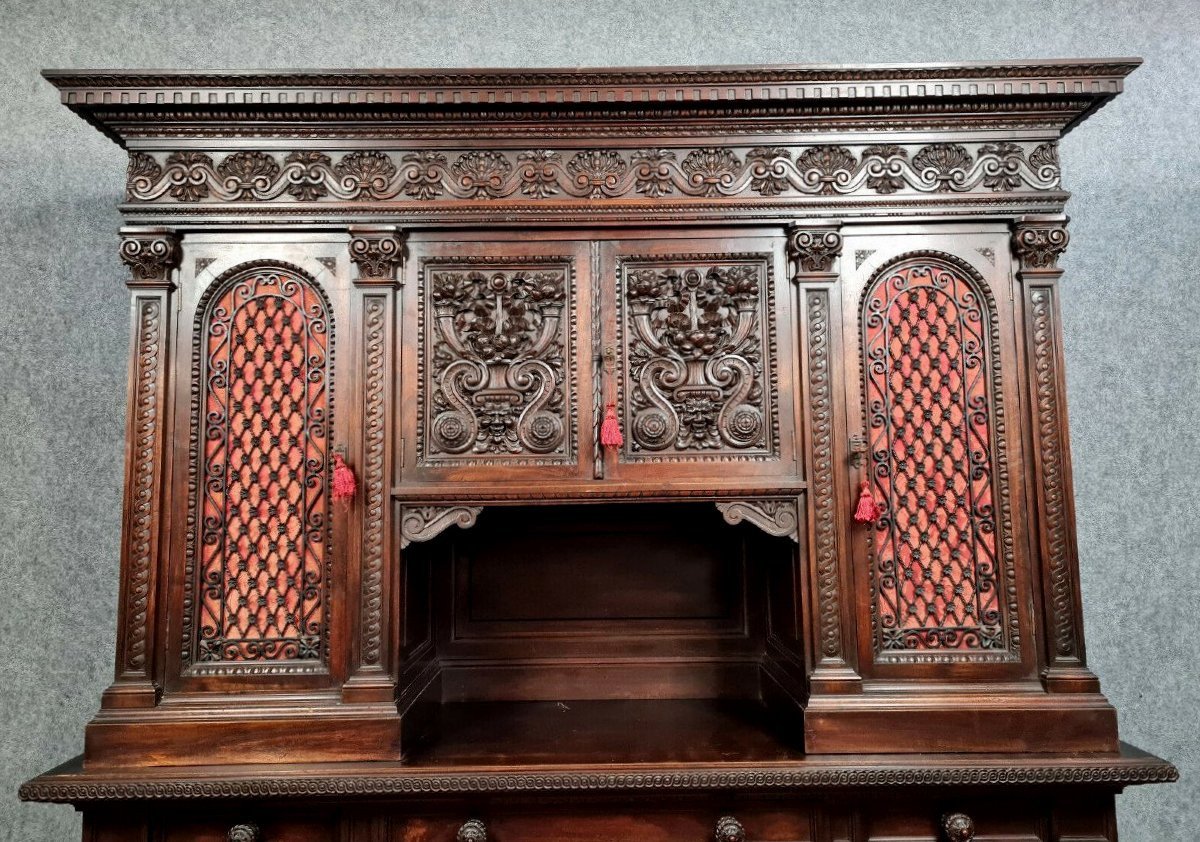 buffet Renaissance de château en noyer à patine brune vers 1850