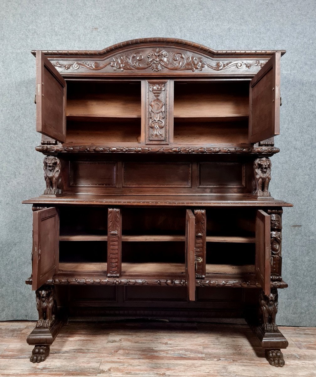buffet deux corps style Renaissance en noyer massif vers 1850
