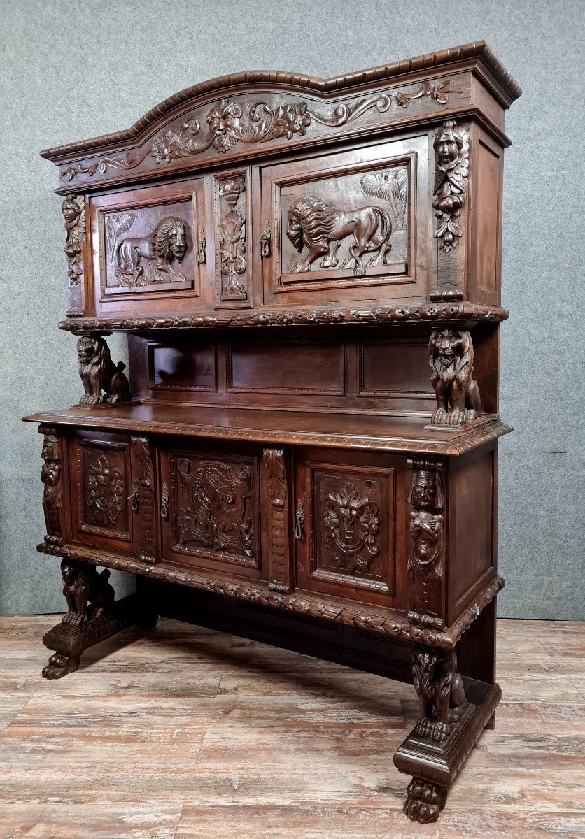 buffet deux corps style Renaissance en noyer massif vers 1850