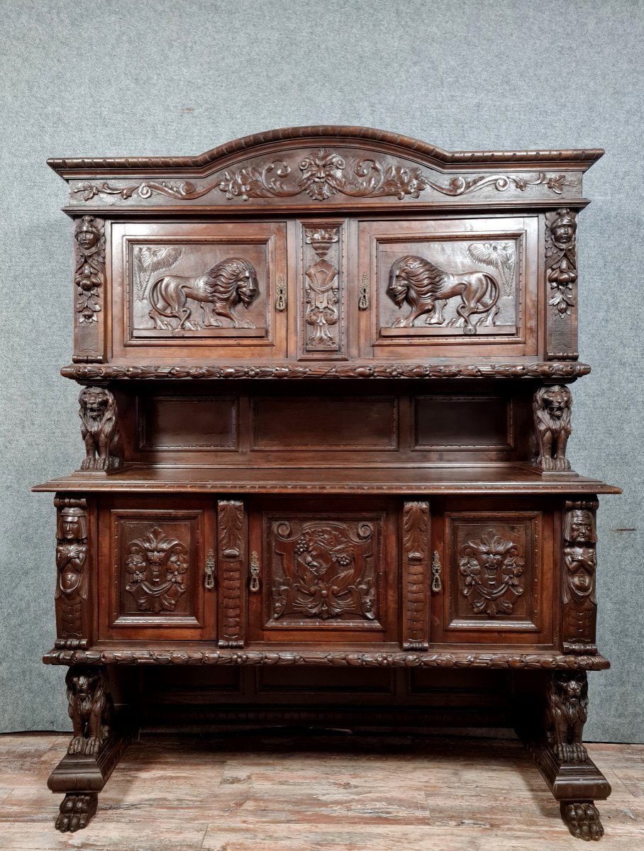 buffet deux corps style Renaissance en noyer massif vers 1850