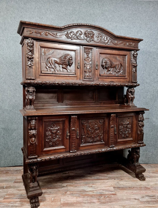 buffet deux corps style Renaissance en noyer massif vers 1850