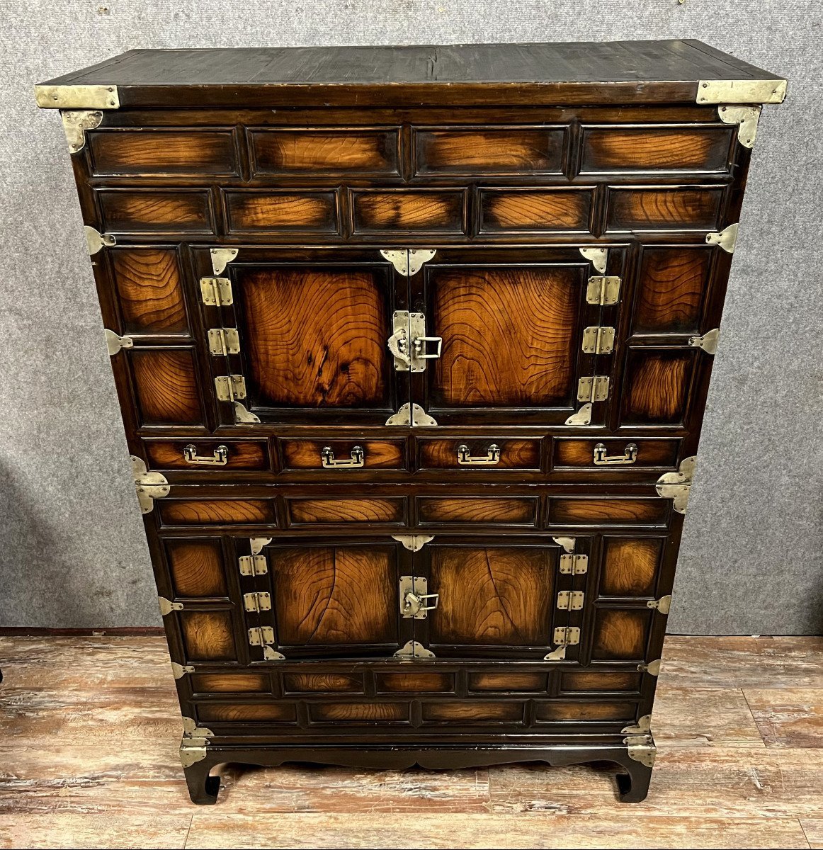 cabinet Chinois en bois de fer et bronze doré époque XIXème
