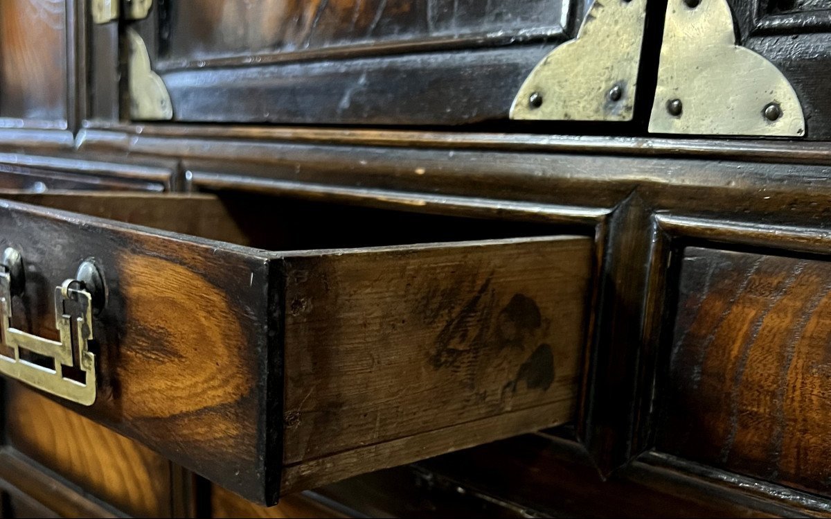 cabinet Chinois en bois de fer et bronze doré époque XIXème