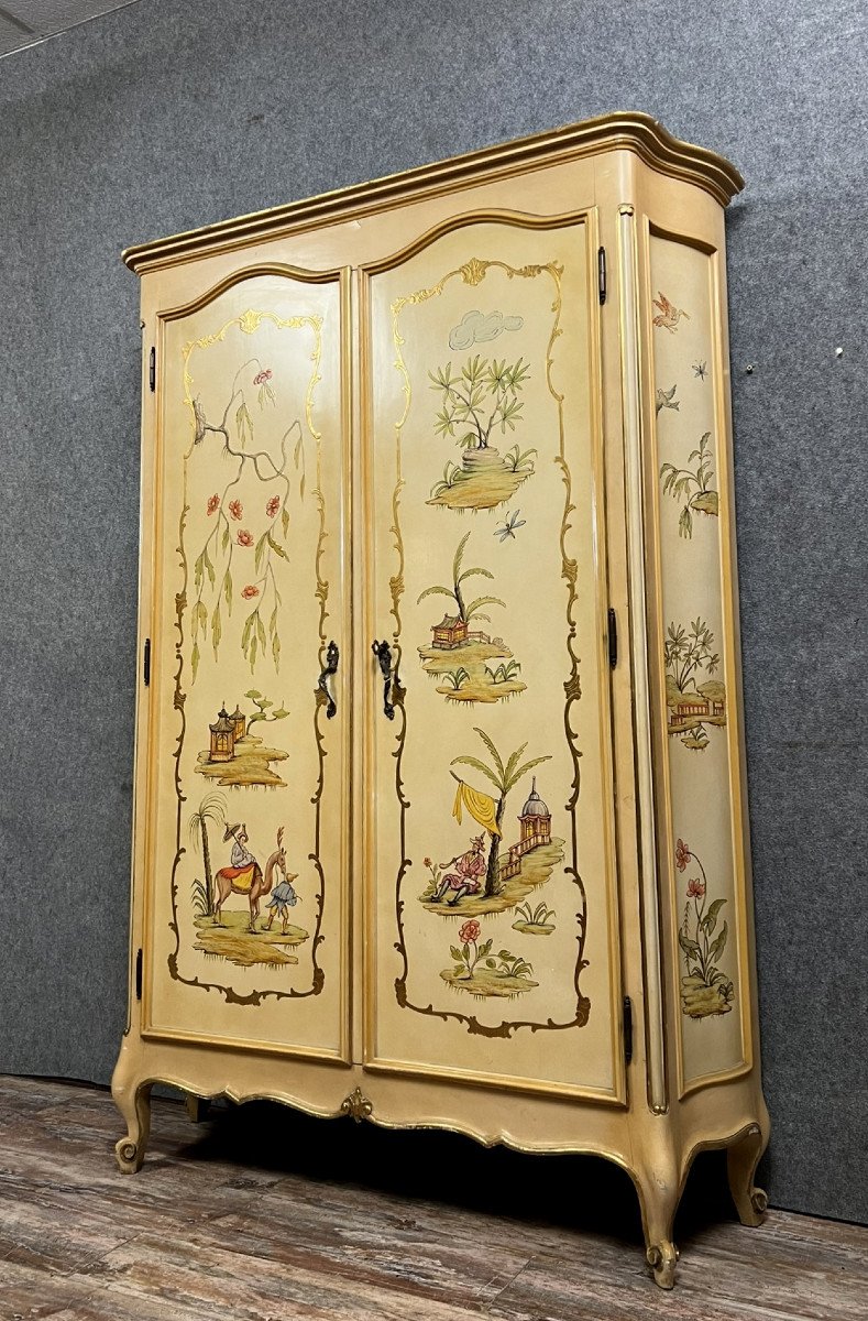 armoire Vénitienne galbée de style Louis XV a décors Chinois vers 1900