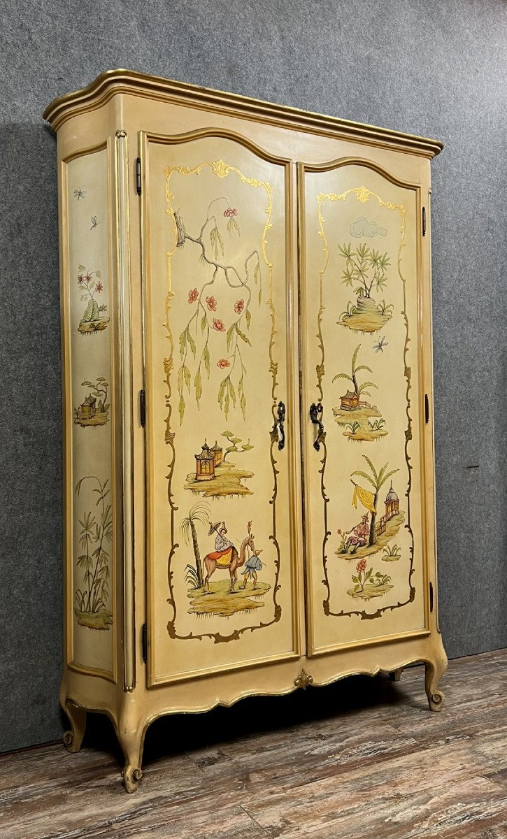 armoire Vénitienne galbée de style Louis XV a décors Chinois vers 1900