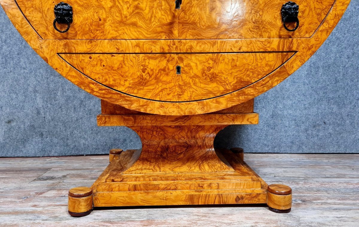 Secrétaire tulipe ou lyre Biedermeier en loupe de bois clair.