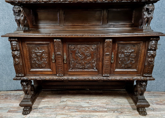 buffet deux corps style Renaissance en noyer massif vers 1850
